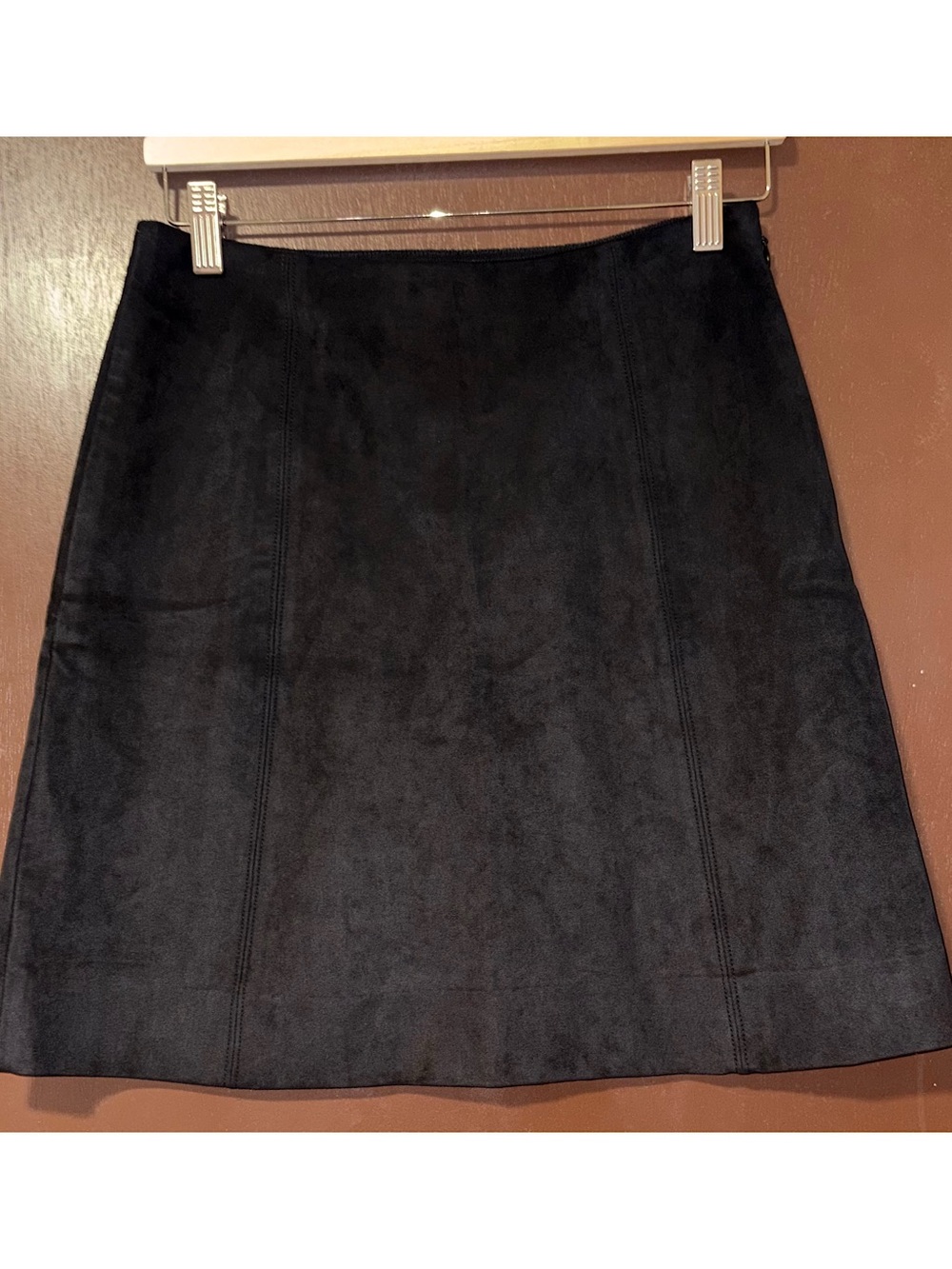 Aritzia Babaton Hopper Suede Skirt (Black - Size 8)